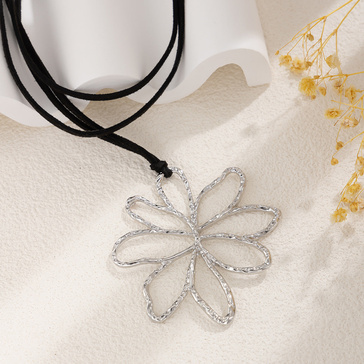 Punk Style Velvet & Alloy Necklace | Minimalist Design | English Rose