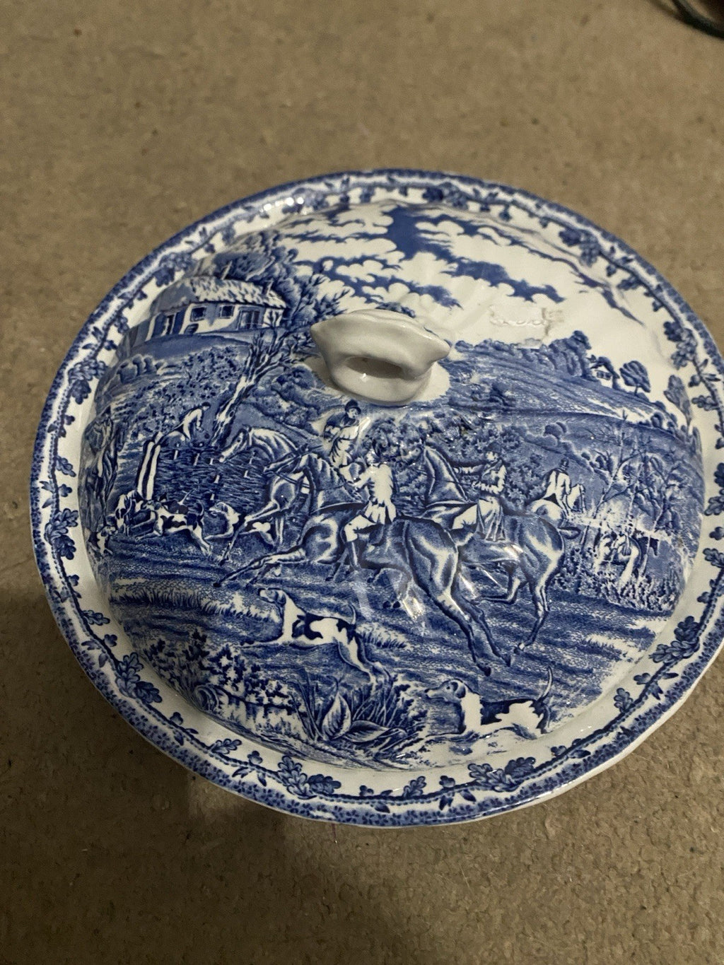 Casserole dish with lid Fine Tableware In Hand Painted ceramic