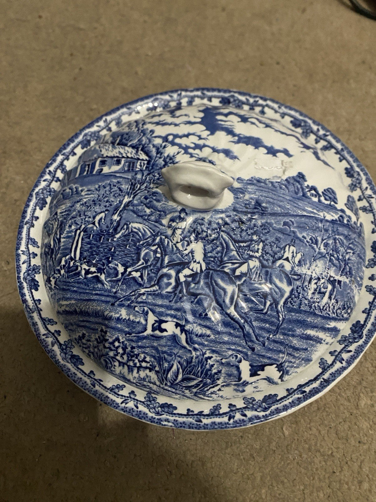 Casserole dish with lid Fine Tableware In Hand Painted ceramic