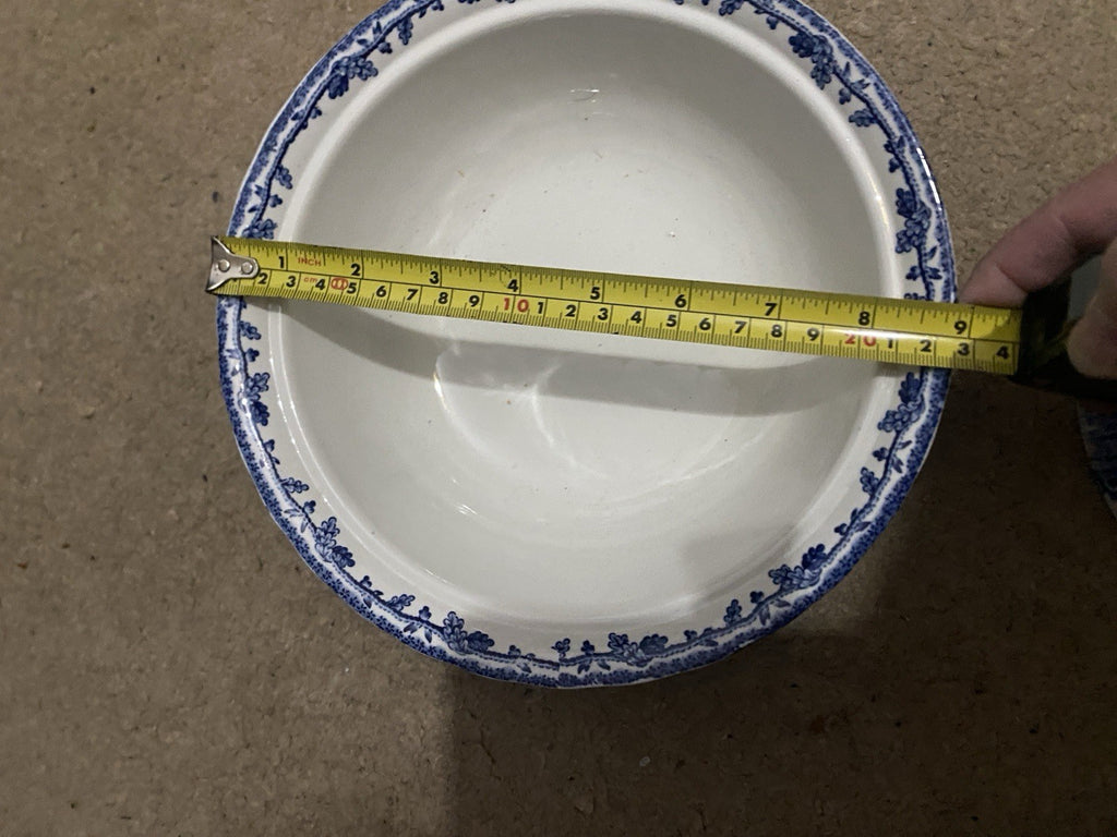 Casserole dish with lid Fine Tableware In Hand Painted ceramic
