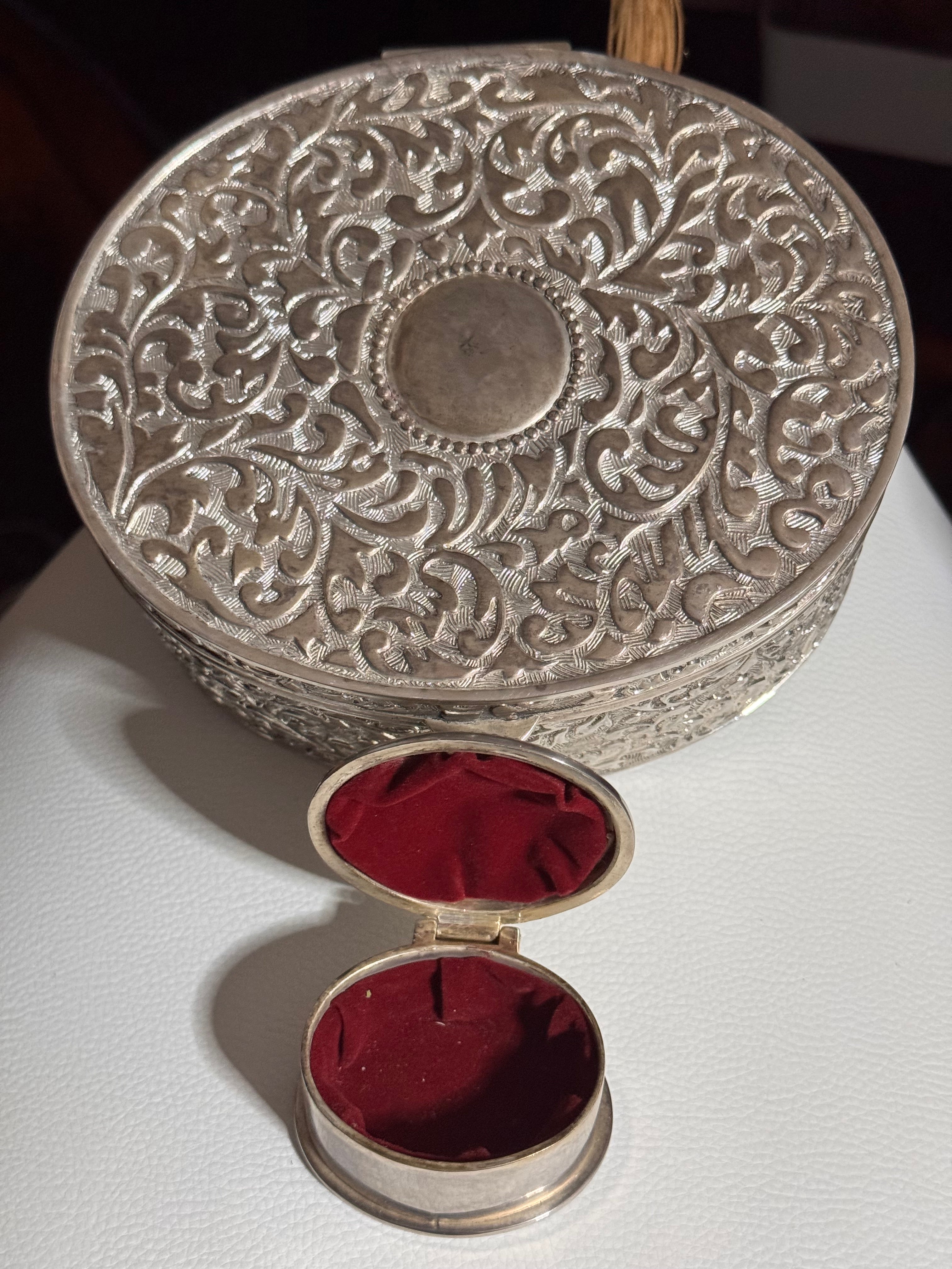 Vintage Jewellery Box /Trinket box in Silver plate