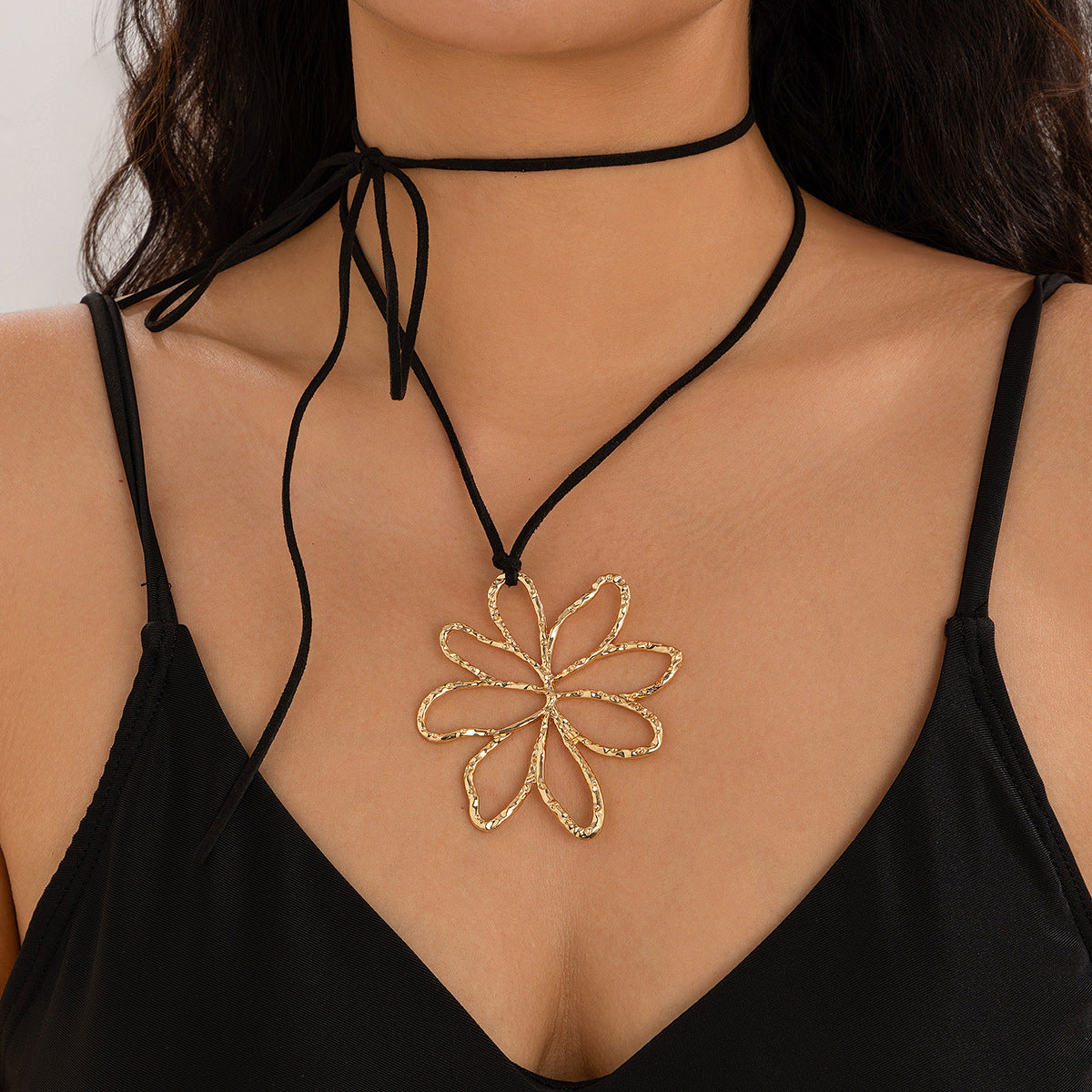 Punk Style Velvet & Alloy Necklace | Minimalist Design | English Rose