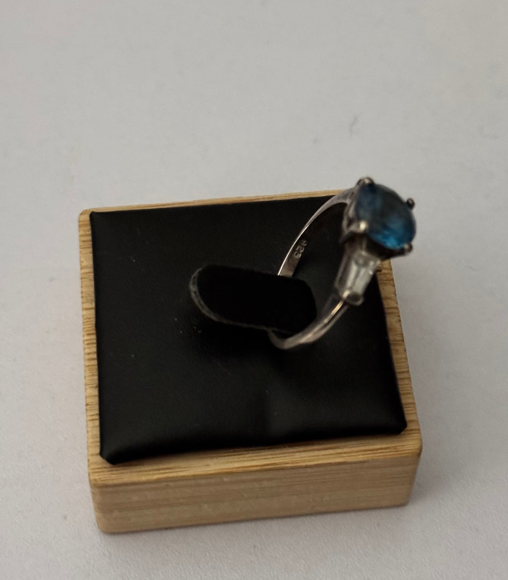 Sterling silver Antique ring with Sapphire Hallmarked
