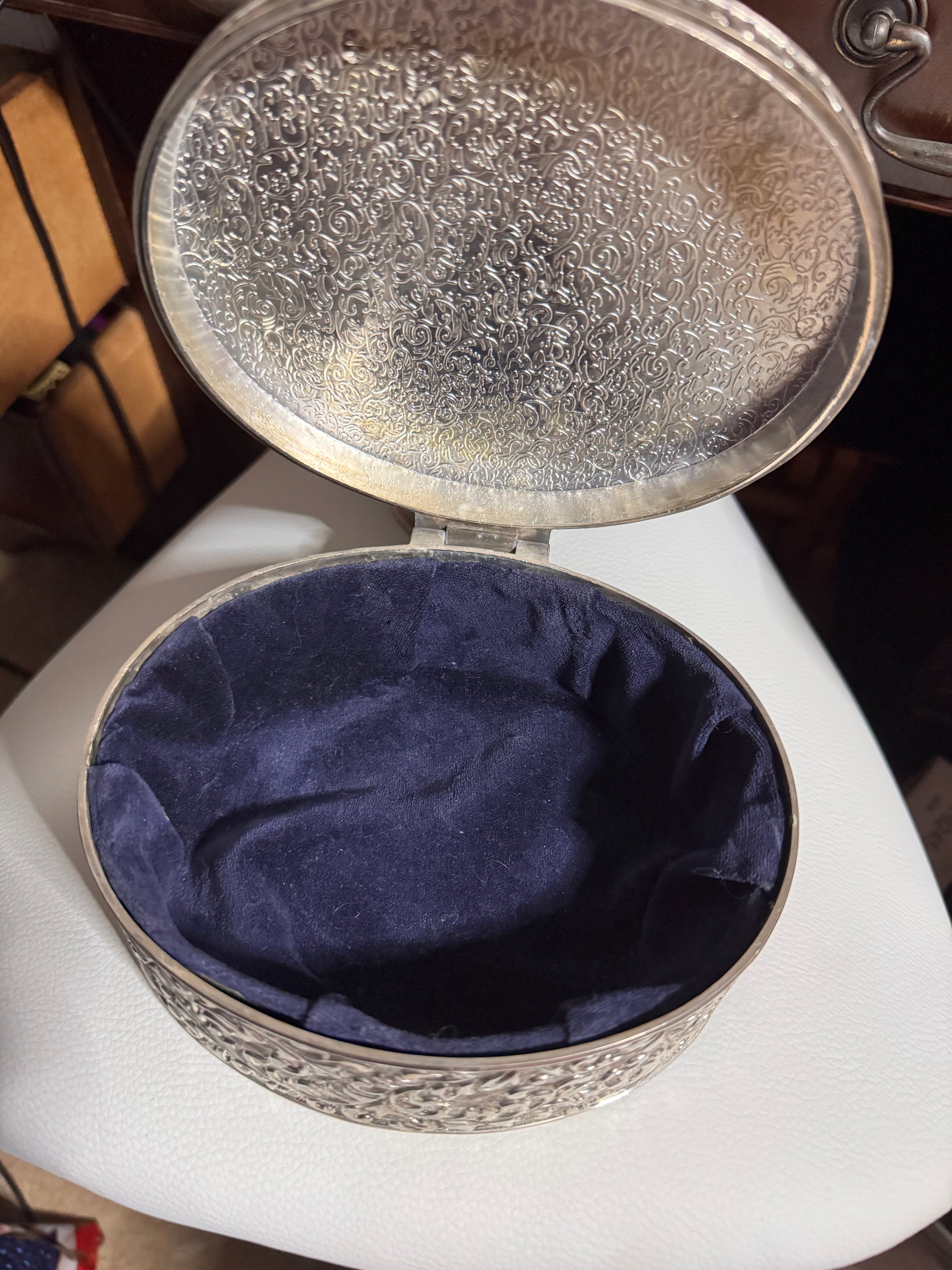 Vintage Jewellery Box /Trinket box in Silver plate