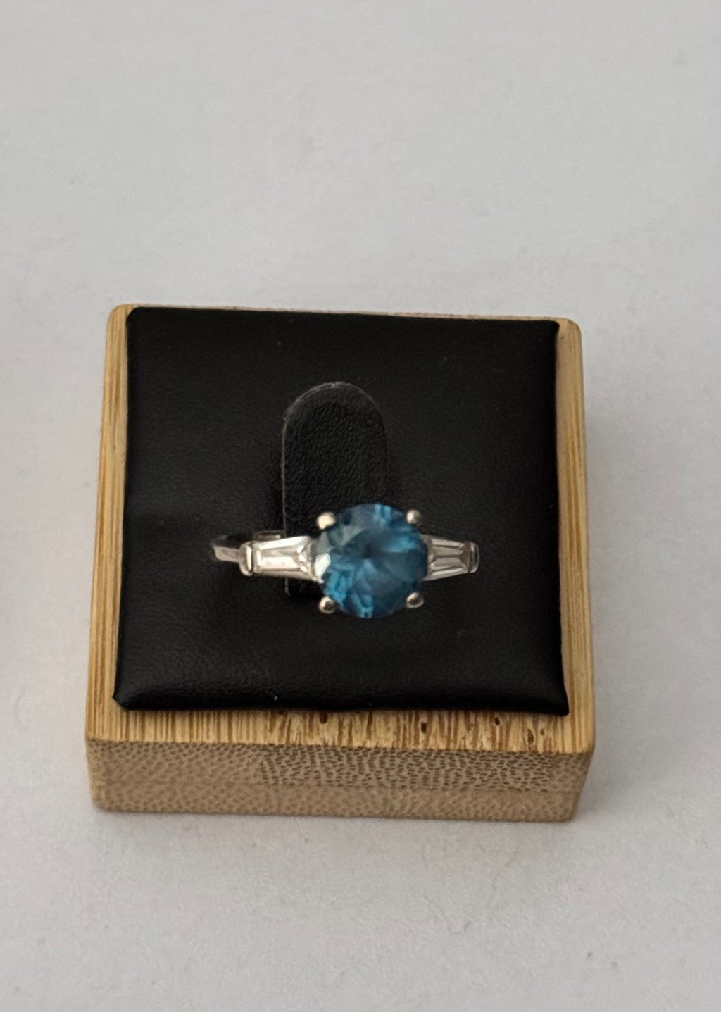 Sterling silver Antique ring with Sapphire Hallmarked