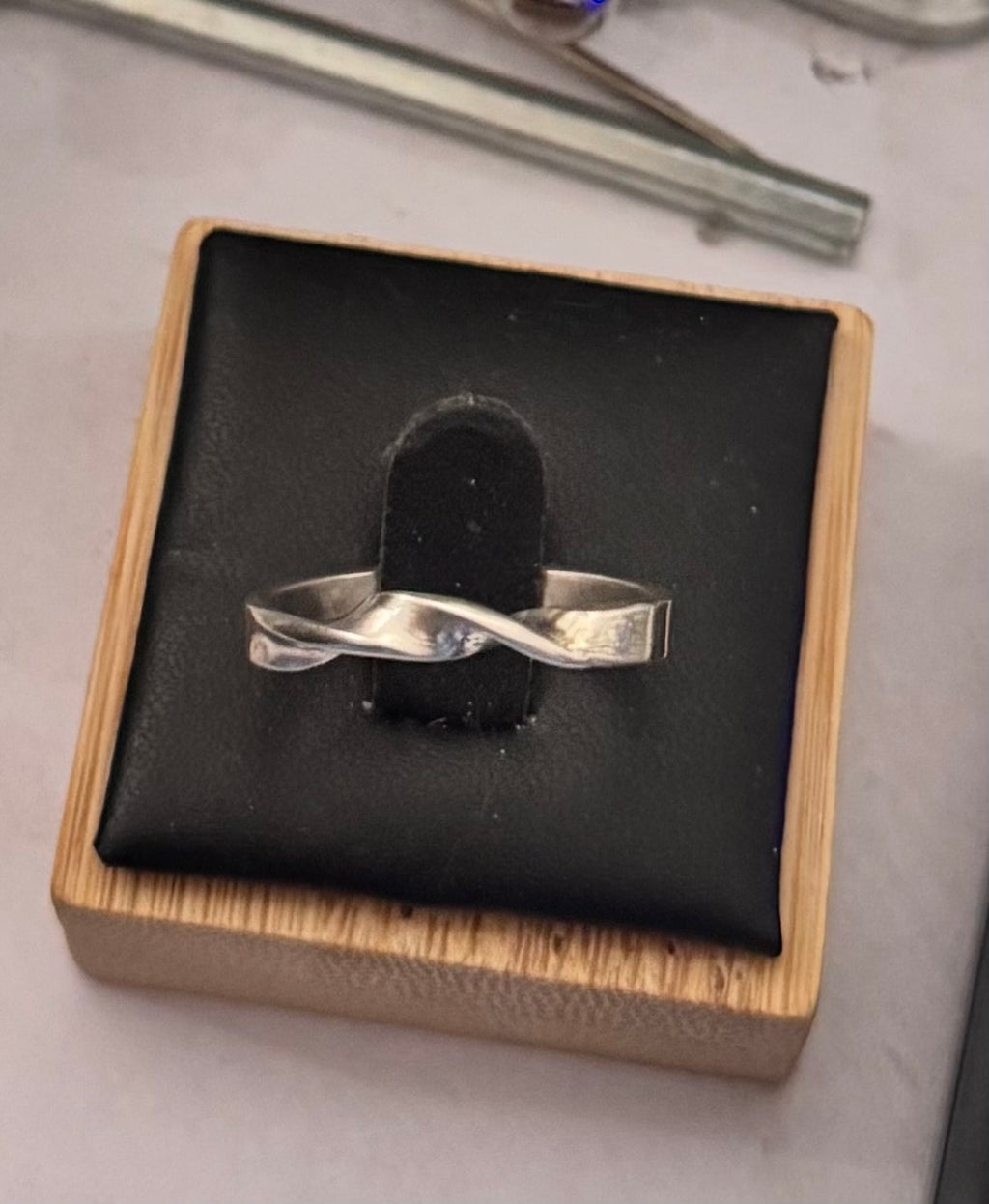 Hallmarked Sterling Silver Twisted Band Ring – Size M½