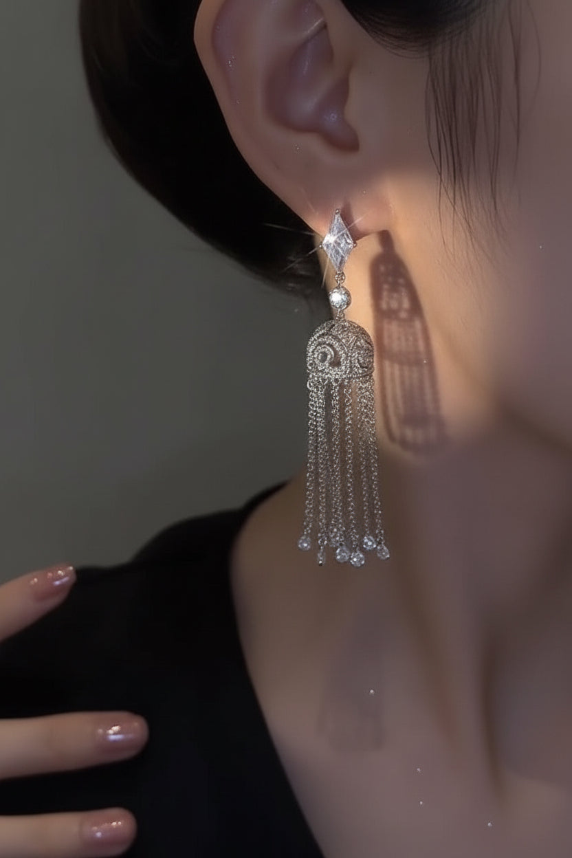 Vintage Style silver-tone Chandelier Tassle Tassel Drop Earrings.