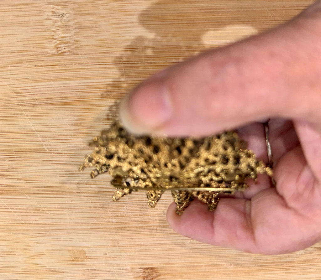 Vintage floral Brooch in Gold tone large