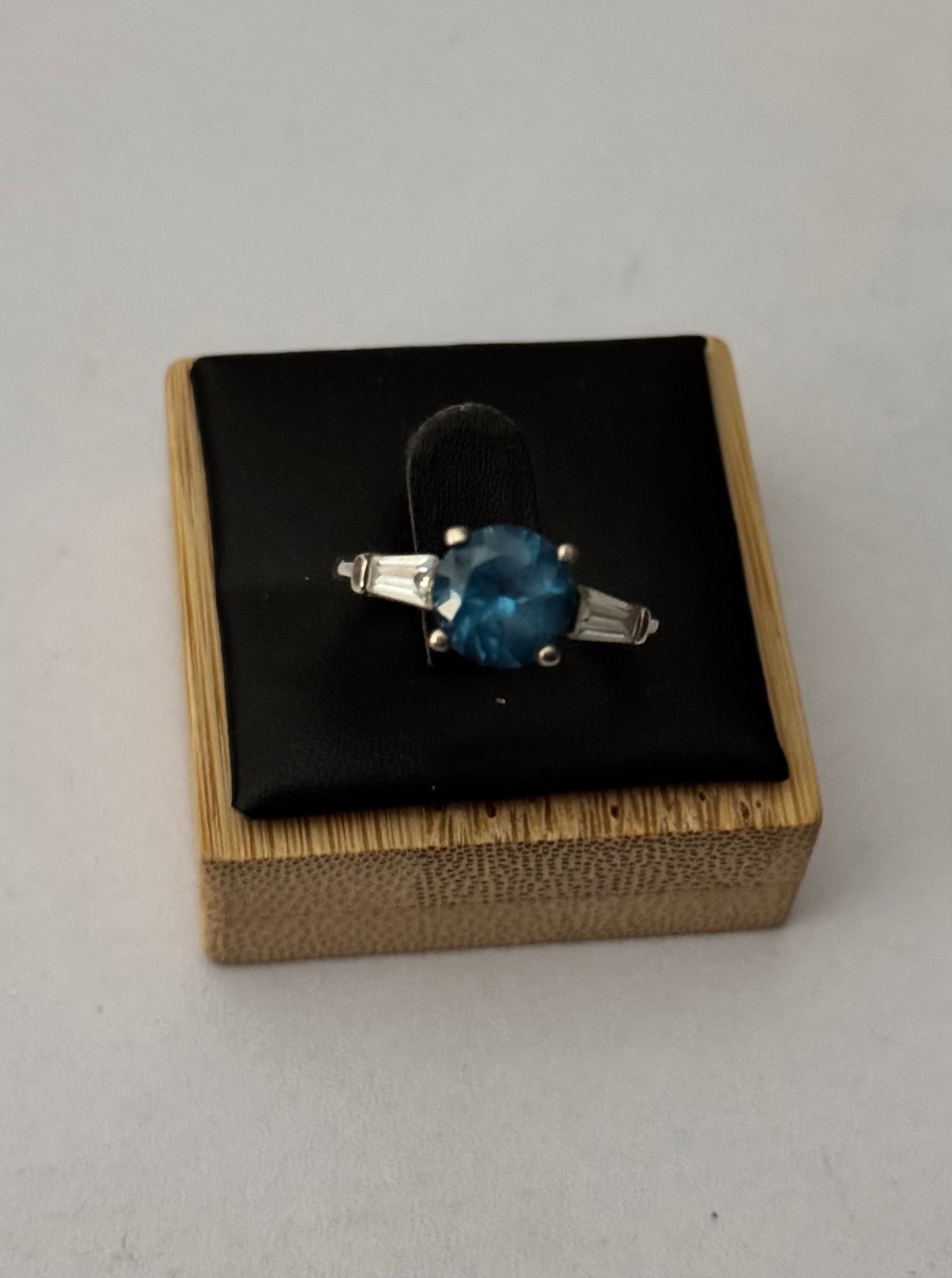 Sterling silver Antique ring with Sapphire Hallmarked