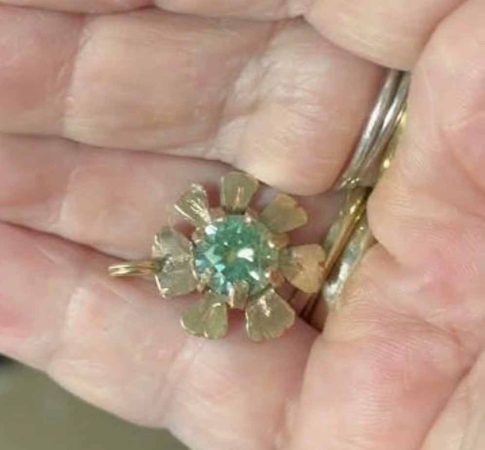 9ct Gold 375 handmade & hallmarked Flower Pendant