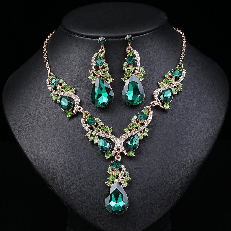 The Green emerald faux gem colour style of the vintage statement necklace and earrings set. On a black mannequin bust