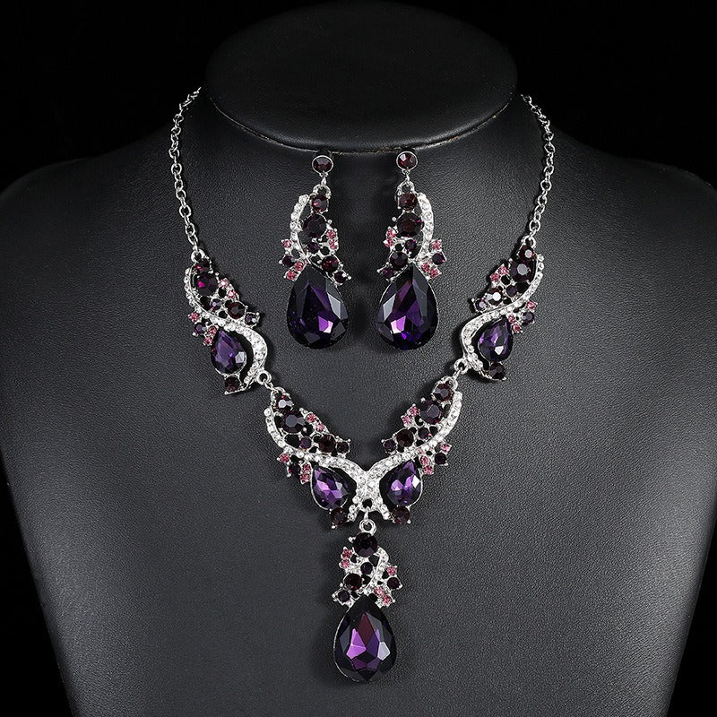 So, here we have Purple teardrop stones surrounded by purple and some pink smaller stones and some clear. Its very stunning and elegant design. on a black bust